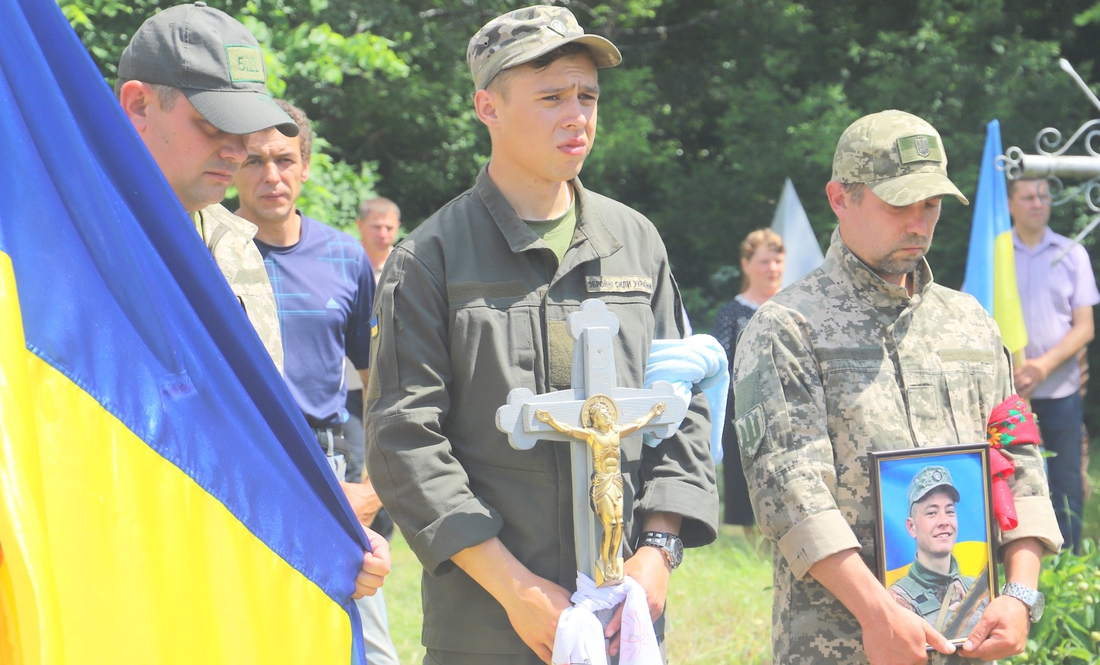 У Срібнянській громаді попрощались із загиблим за Україну бійцем