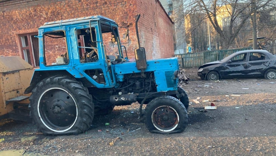 Росіяни обстріляли комунальне підприємство у Чернігові: знищено трактори та сміттєвози