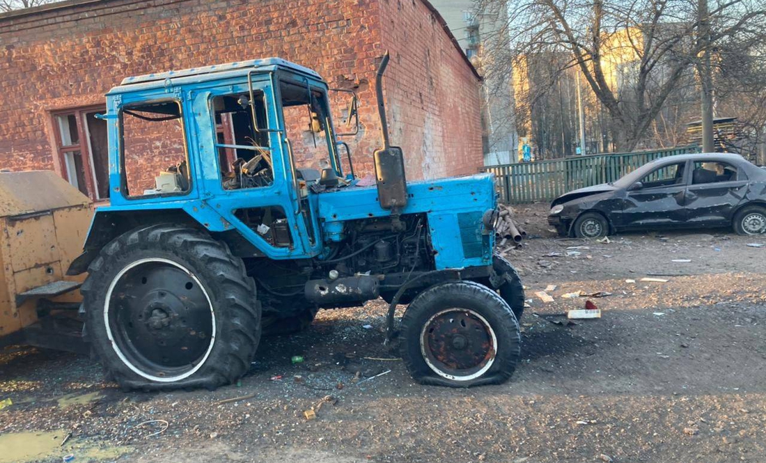 Росіяни обстріляли комунальне підприємство у Чернігові: знищено трактори та сміттєвози