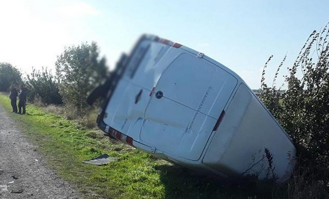 На Чернігівщині перекинувся Mercedes Sprinter. Що відомо про ДТП