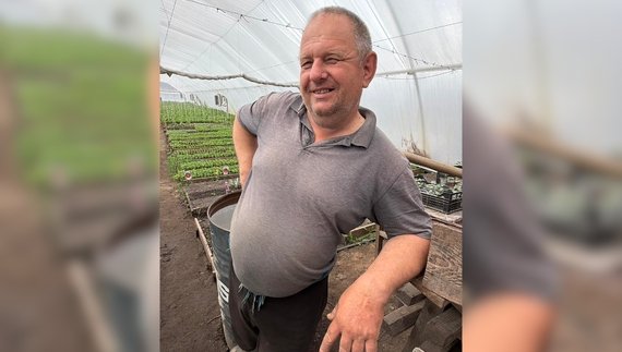 Сергій Томаш у своїй теплиці