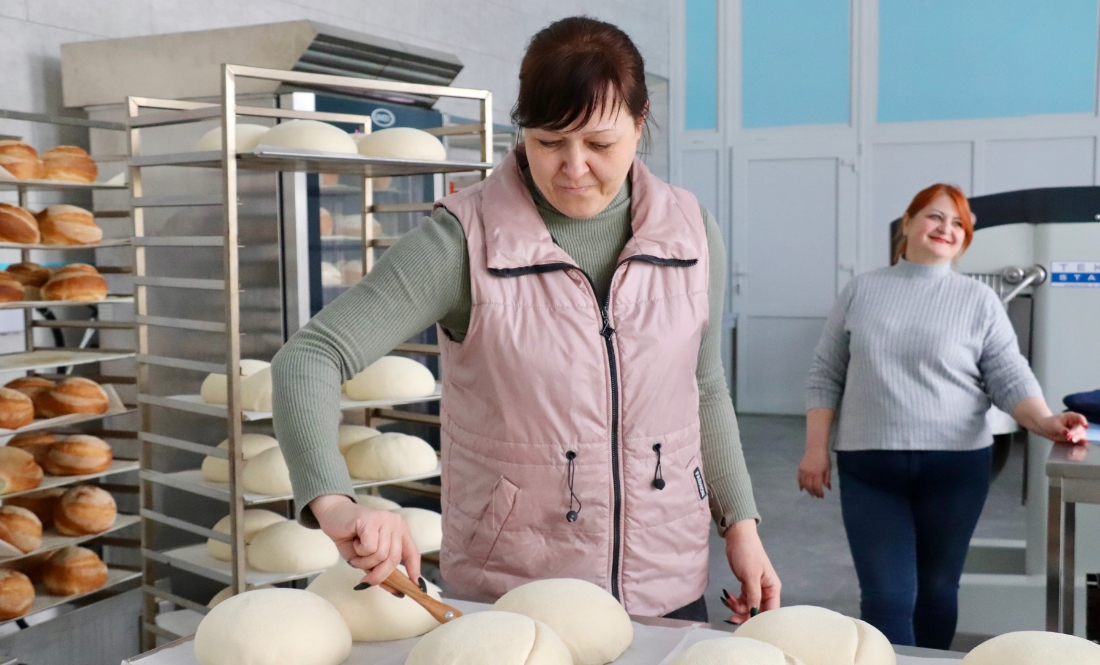 Працівниці пекарні «Соколівка хліб»