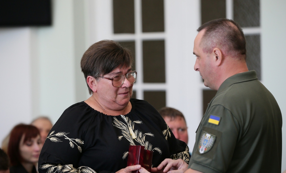 Родинам загиблих захисників із Чернігівщини вручили державні нагороди - 49 відзнак посмертно