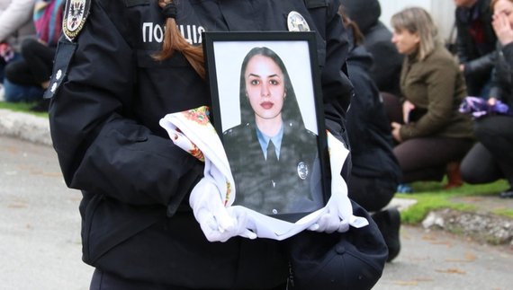 "Вона так пишалась бути поліцейською": на Чернігівщині поховали дівчину, яка загинула від ракетного удару