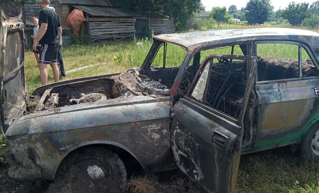 На Чернігівщині за добу згоріло дві автівки. Що відомо про пожежі