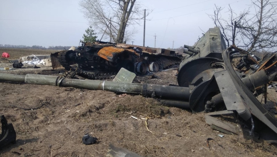 У полях Чернігівщини знищили чергову ворожу колону техніки