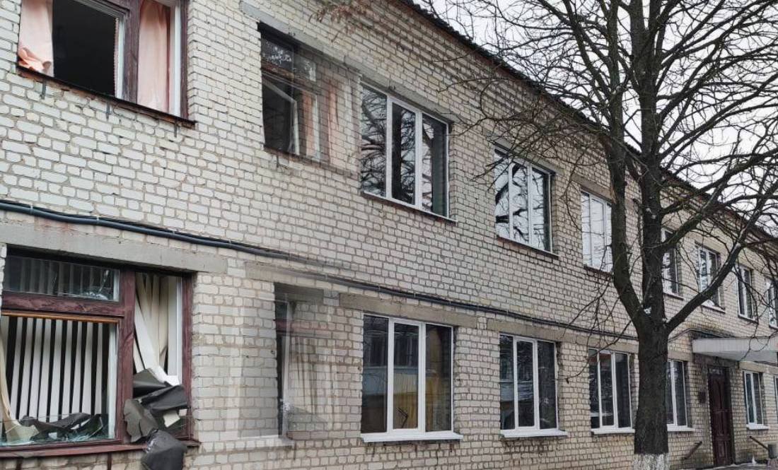 У залізничній лікарні в Ніжині відновили вікна, вибиті через дронову атаку
