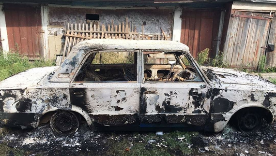 Вирішили провчити: на Чернігівщини зловмисники спалили авто колишнього військовослужбовця