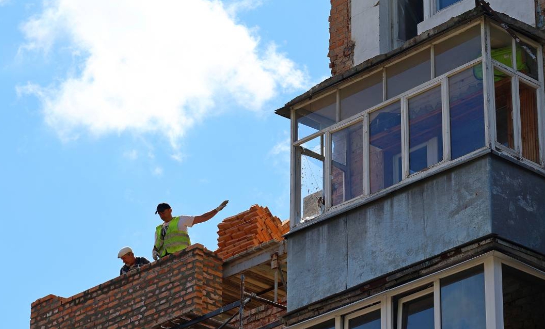 У чернігівському будинку після удару безпілотника зводять четвертий поверх
