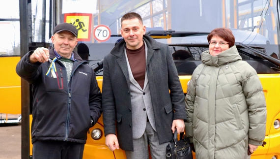 У грудні шість громад Чернігівщини отримали нові шкільні автобуси