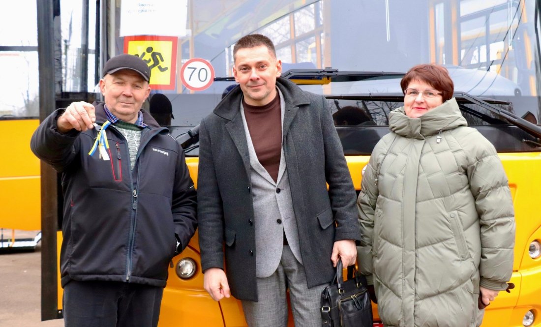 У грудні шість громад Чернігівщини отримали нові шкільні автобуси
