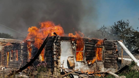 Росіяни спалили три будинки на прикордонні Чернігівщини