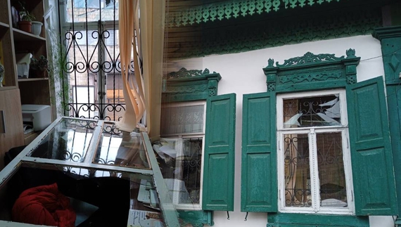 Росіяни пошкодили старовинну будівлю музею-заповідника «Слово о полку Ігоревім»