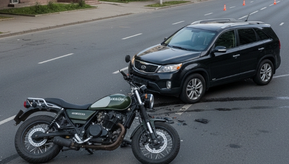 У Чернігові сталася ДТП за участю авто та мотоцикла