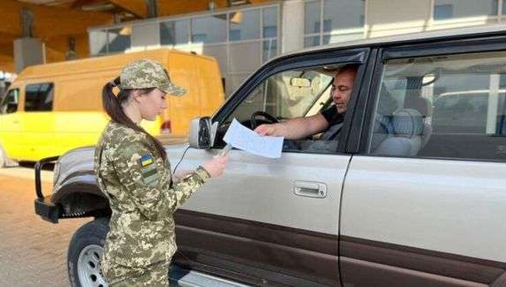 У Чернігівській ОВА прокоментували, скільки чоловіків водіїв-волонтерів не повернулось із-за кордону