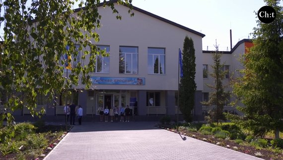 У 22 році ворожі обстріли серйозно пошкодили навчальний заклад