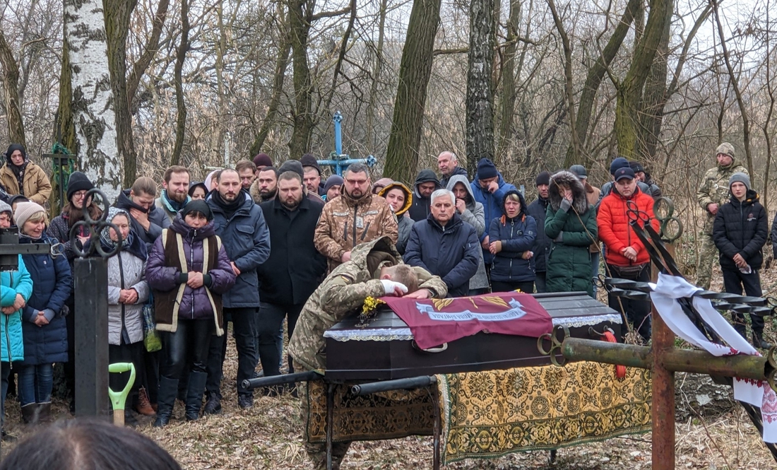 У громаді попрощались із солдатом ЗСУ: загинув на Донеччині