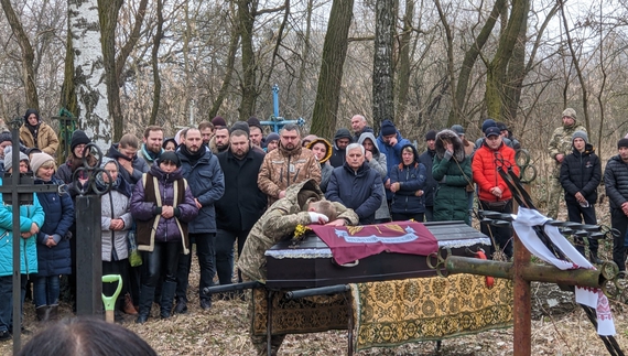 У громаді попрощались із солдатом ЗСУ: загинув на Донеччині