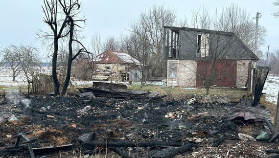 На Чернігівщині жінка спалила будинок та сарай сусідів