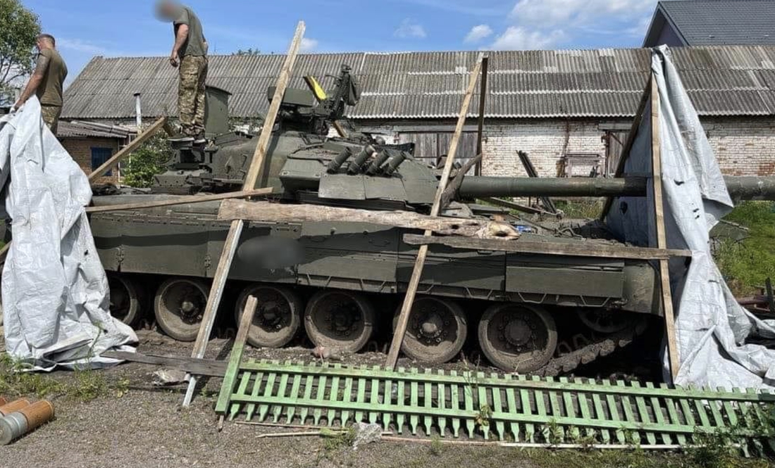 У сусідній Сумщині в одній з громад у прикордонні рік ретельно зберігали російський танк