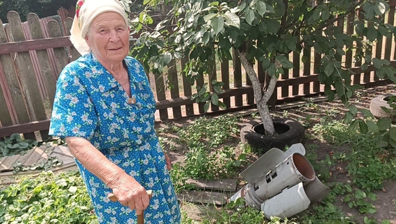 Віра Мозгова біля снаряда