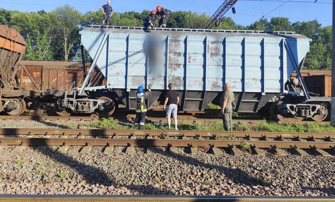 У Ніжині підлітків вдарило струмом на залізниці — хлопець загинув, дівчина в реанімації