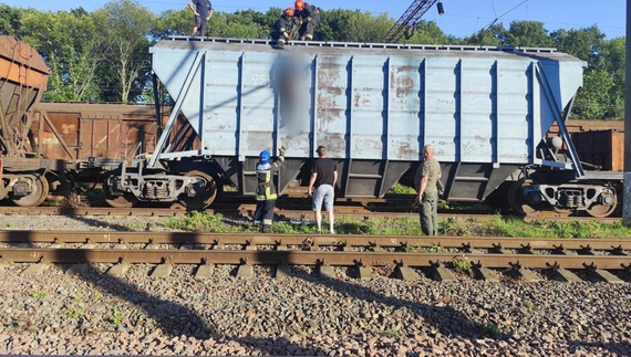 У Ніжині підлітків вдарило струмом на залізниці — хлопець загинув, дівчина в реанімації