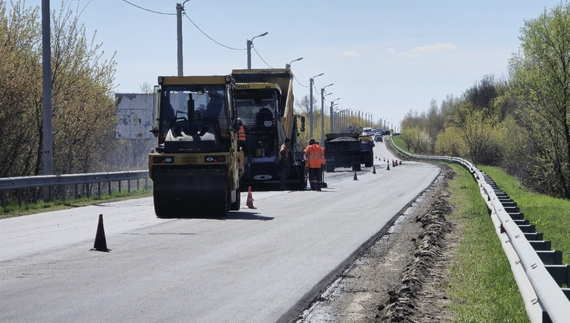 На Чернігівщині ремонтують дороги: де вже оновили покриття