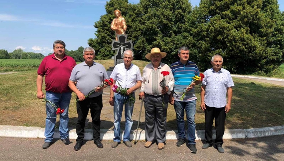 Бджолярі Ніжинщини закликають підсолодити будні захисників