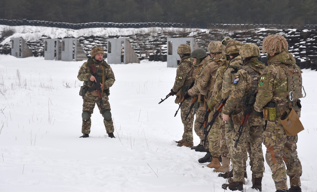 Зберегти своє життя і побратимів: на Чернігівщині відбувся випуск першого курсу військових інструкторів