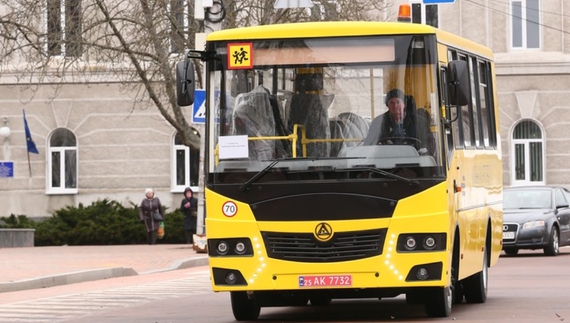 Новенький автобус прямує до однієї з громад Чернігівщини