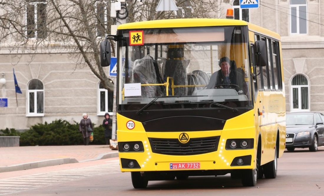 Новенький автобус прямує до однієї з громад Чернігівщини