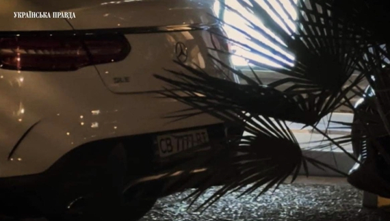 На відео «Української правди» про іспанських віп-втікачів розгледіли авто на чернігівських номерах