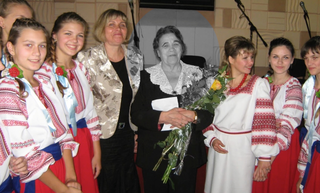 Тамара Гринь зі студентками