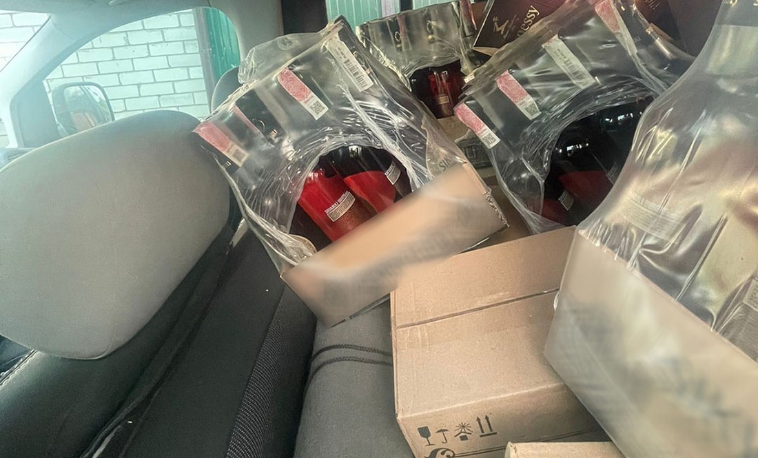 У Чернігові патрульні затримали двох водіїв: незаконно перевозили спирт та готові алкогольні напої