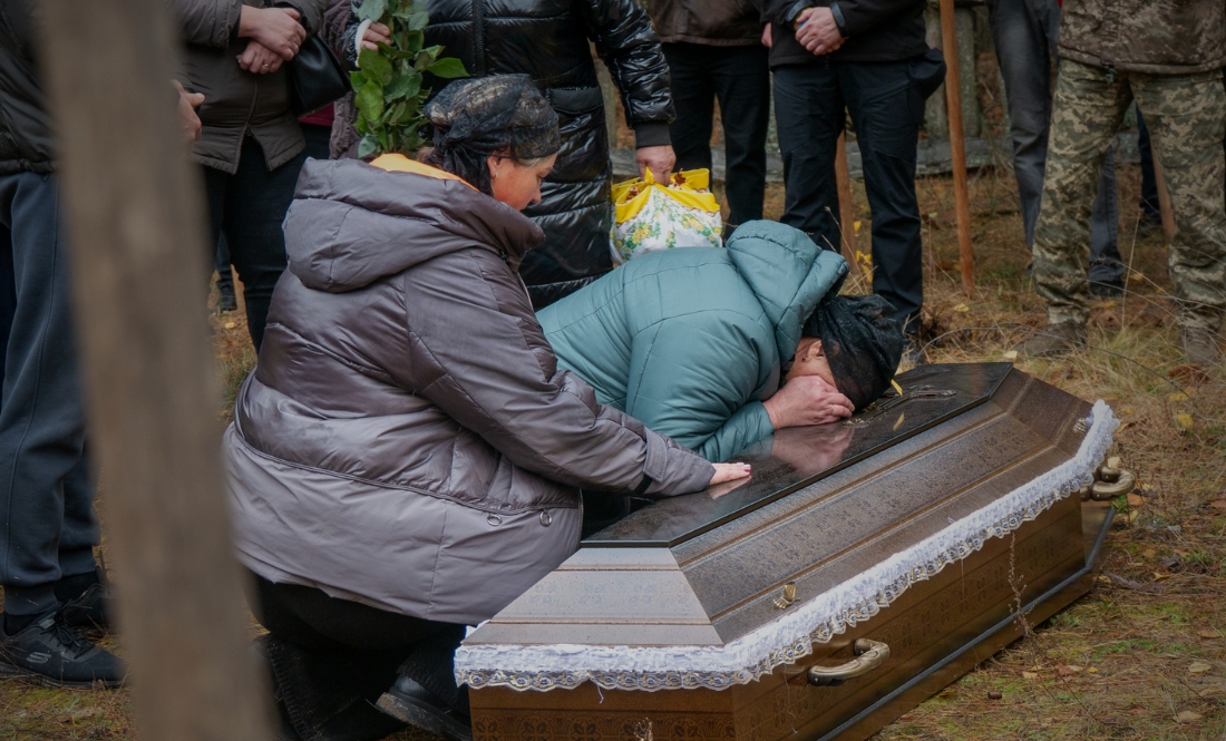 Виховала тітка, залишився брат: громада попрощалася з бійцем, який загинув більше року тому