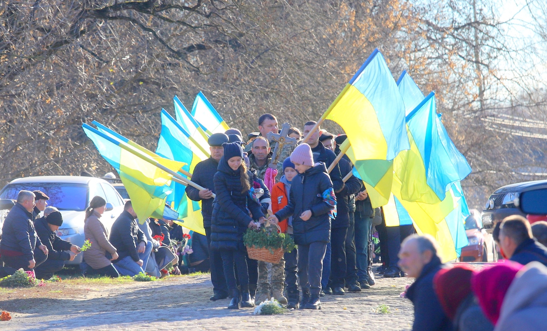 На Чернігівщині поховали трьох захисників України: що відомо про їх життя та службу