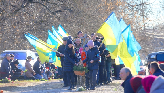 На Чернігівщині поховали трьох захисників України: що відомо про їх життя та службу