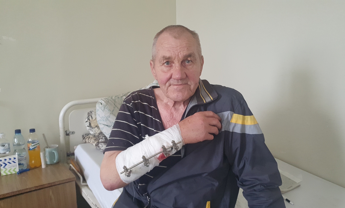 "Щось рука поламалася": 81-річного чоловіка поранило разом з фабрикою. Він її колись будував