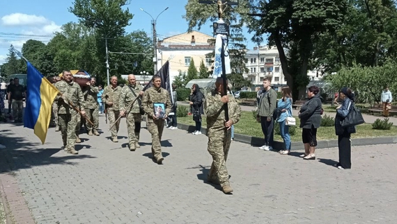 У Чернігові поховали бійця: загинув на Донеччині