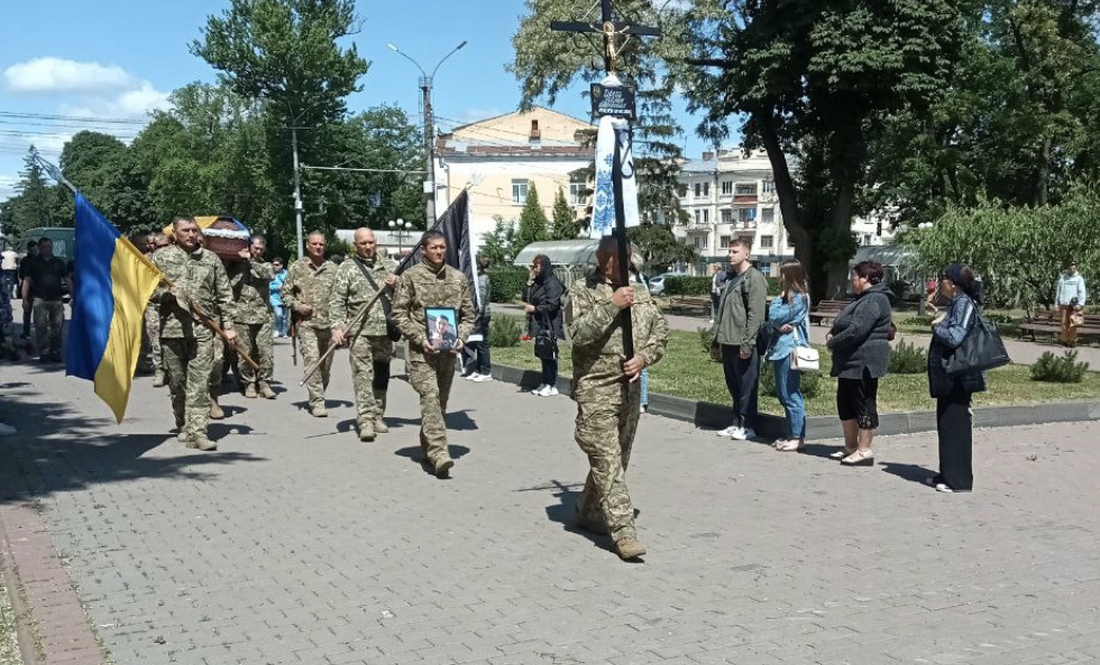 У Чернігові поховали бійця: загинув на Донеччині