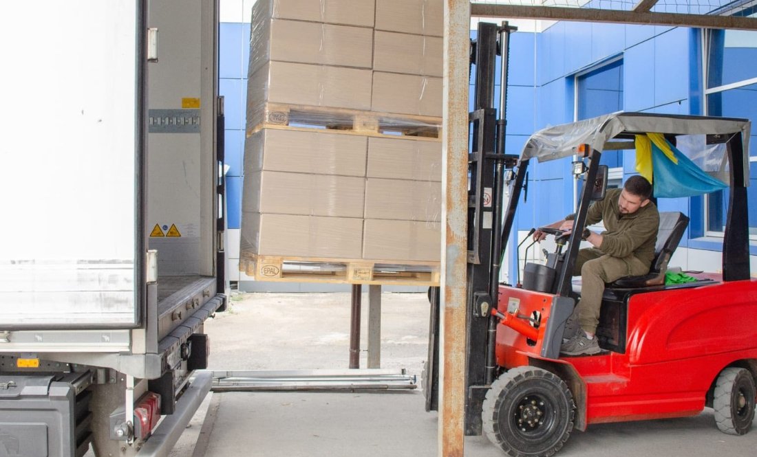 Замовлення на сотні тисяч євро: велика партія текстилю з Чернігова вирушила до Данії