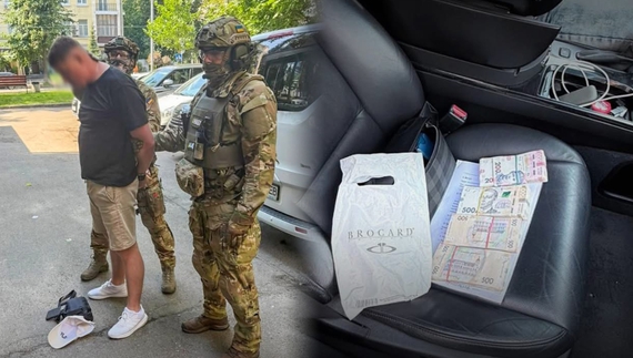 Під час затримання Василя Мишанського. Фото НАБУ