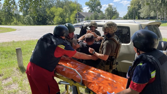 Росіяни обстріляли центр села у Новгород-Сіверській громаді, є поранені