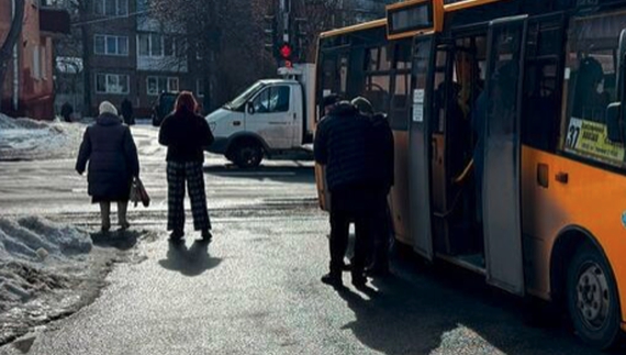Через проблеми із транспортом у Чернігові скликають сесію міської ради: рішень не пропонують