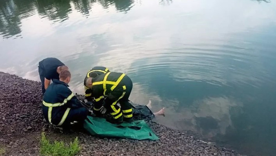 У Чернігівському районі із водойми дістали тіло потопельника