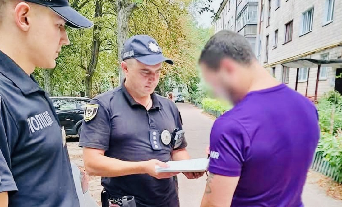 Чернігівський хуліган, який зробив свої справи на камеру в укритті - матиме клопіт із законом