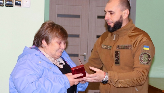 Матері загиблого нацгвардійця Олега Чернявського передали орден «За мужність» ІІІ ступеня