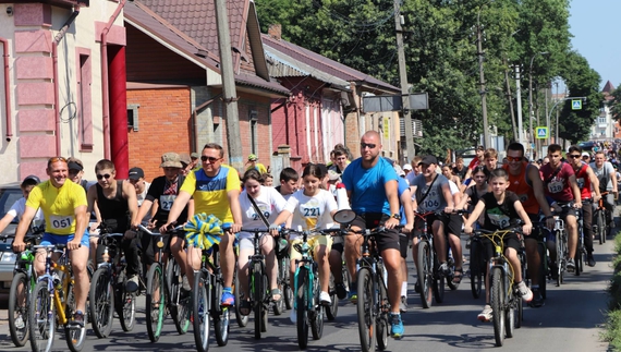 У Ніжині відбувся благодійний велопробіг. Хто виграв велосипед