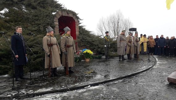 Пам’ятати історію, єднатися і готуватися до захисту України: як у Крутах вшановували Героїв